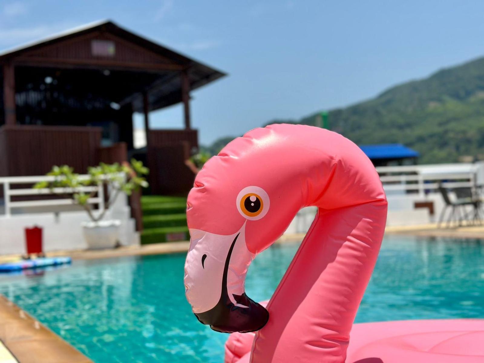 Issara Patong Beach Exterior foto