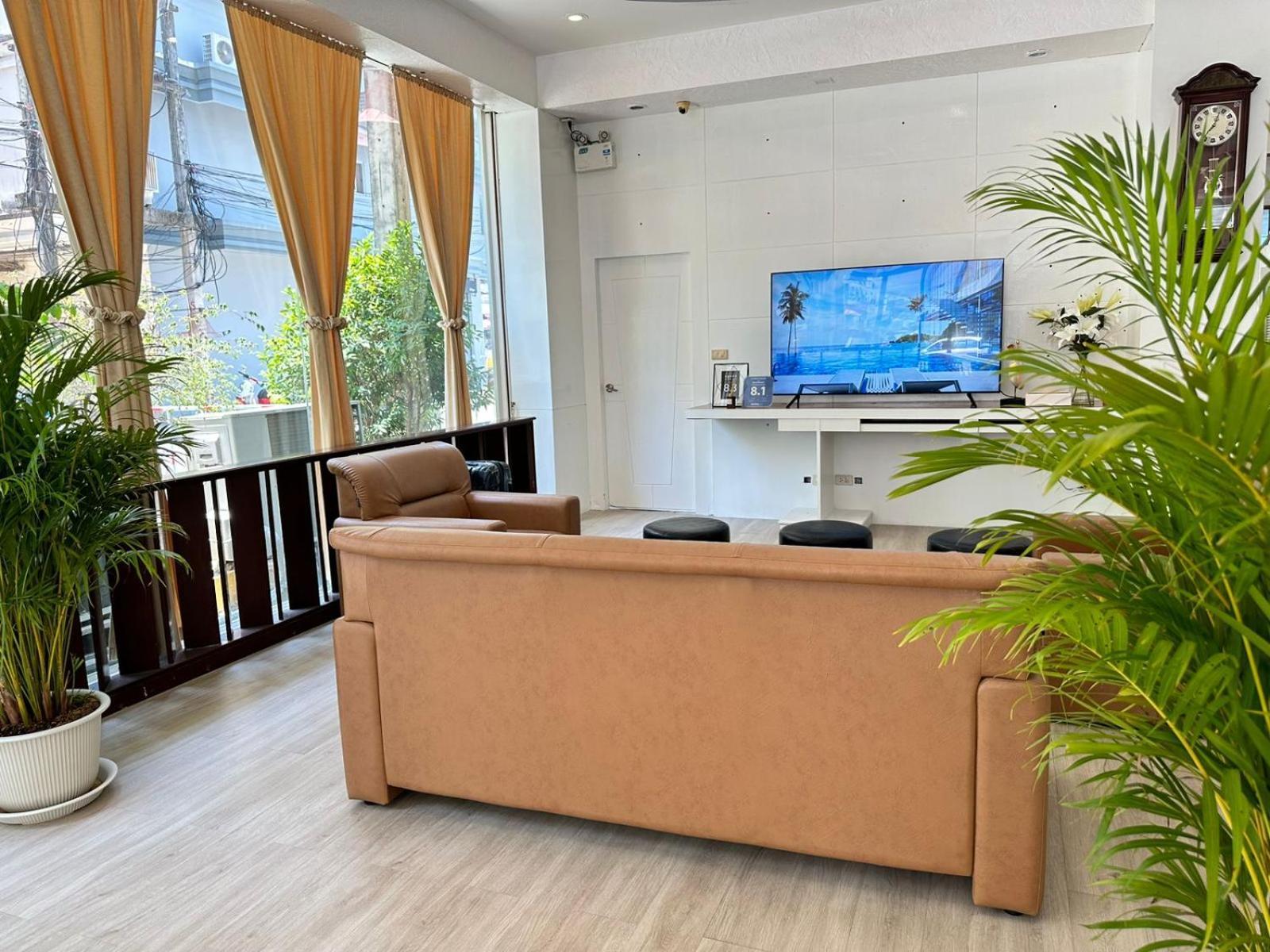 Issara Patong Beach Exterior foto
