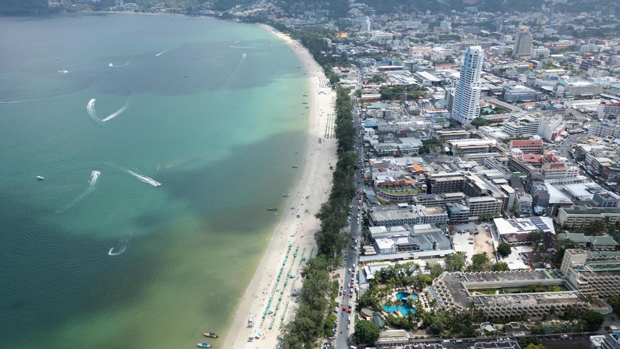 Issara Patong Beach Exterior foto
