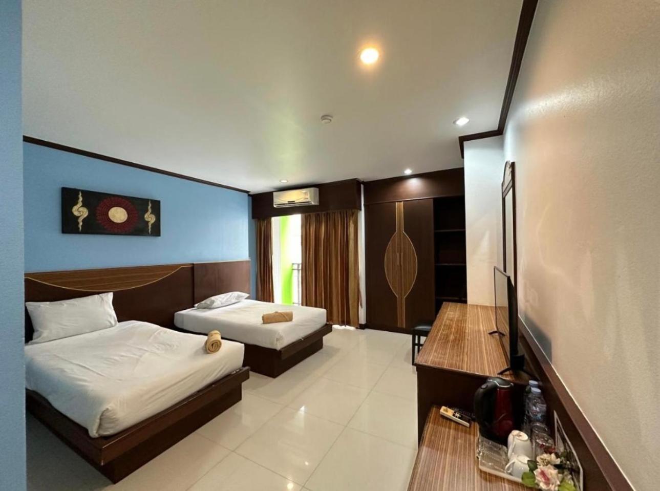 Issara Patong Beach Exterior foto