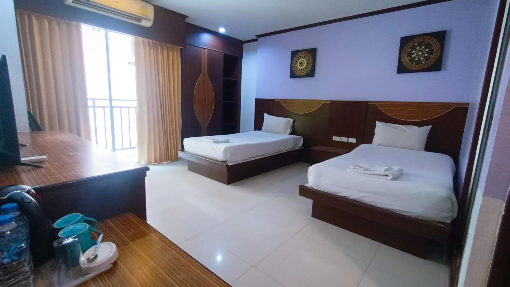 Issara Patong Beach Exterior foto