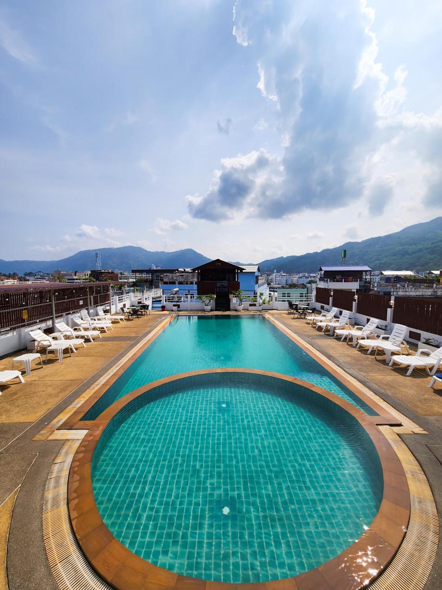 Issara Patong Beach Exterior foto